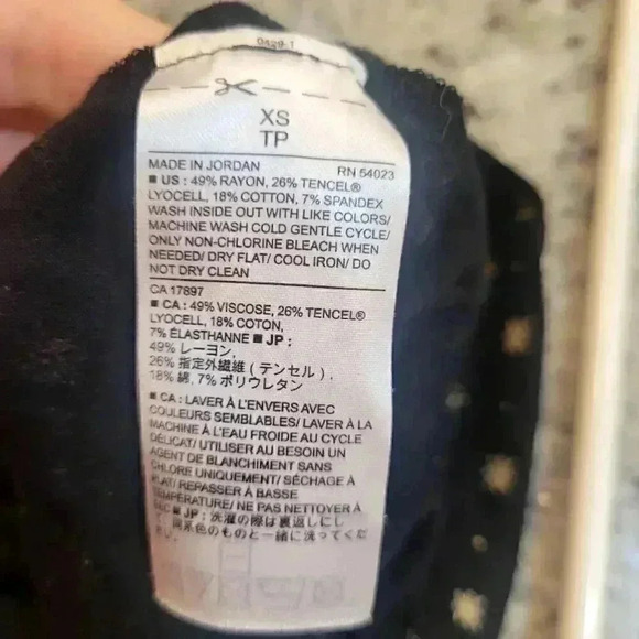 Banana Republic Women's Black & Gold Rayon/Tencel/Cotton/Spandex Luxe Touch Tank - Picture 10 of 10